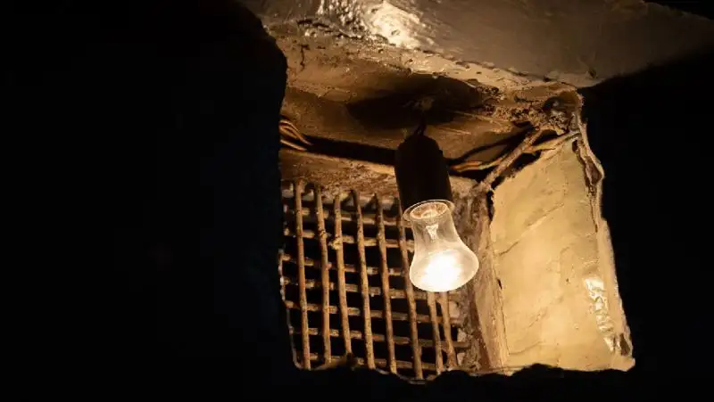 В пытках и побоях подозревают сотрудников СИЗО в Уральске