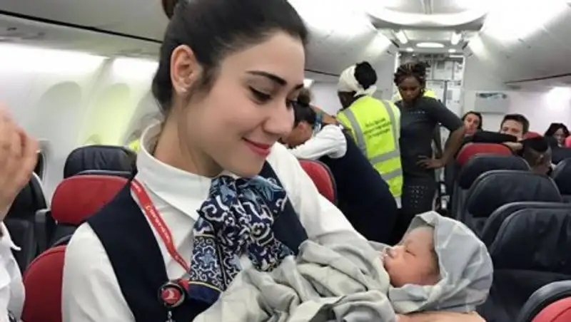 Француженка родила ребенка на борту самолета по дороге в Стамбул