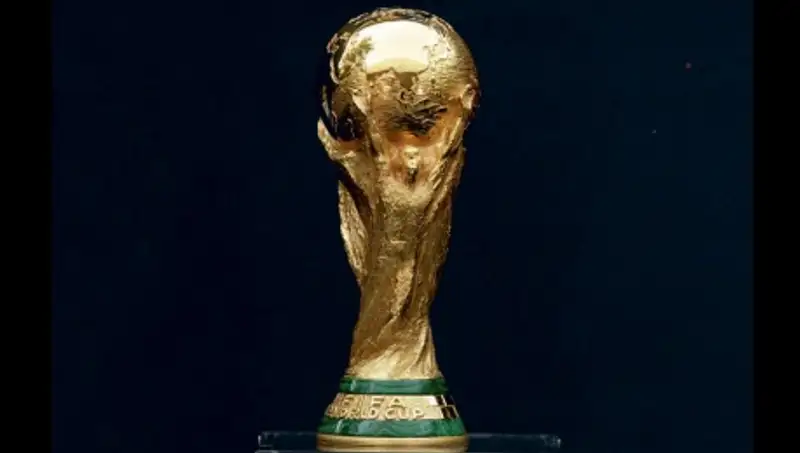 Кубок мира был повреждён при праздновании сборной Германии победы на ЧМ-2014