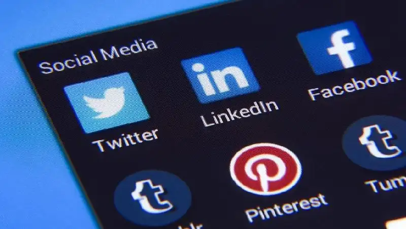 Twitter удалил более 50 тысяч фейковых материалов о событиях в Украине