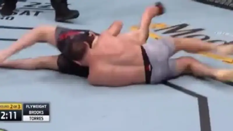 Боец MMA бросил соперника и нокаутировал сам себя