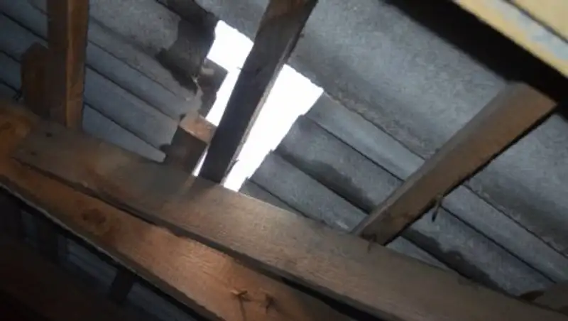 Школьники Восточного Казахстана учатся под настоящим водопадом