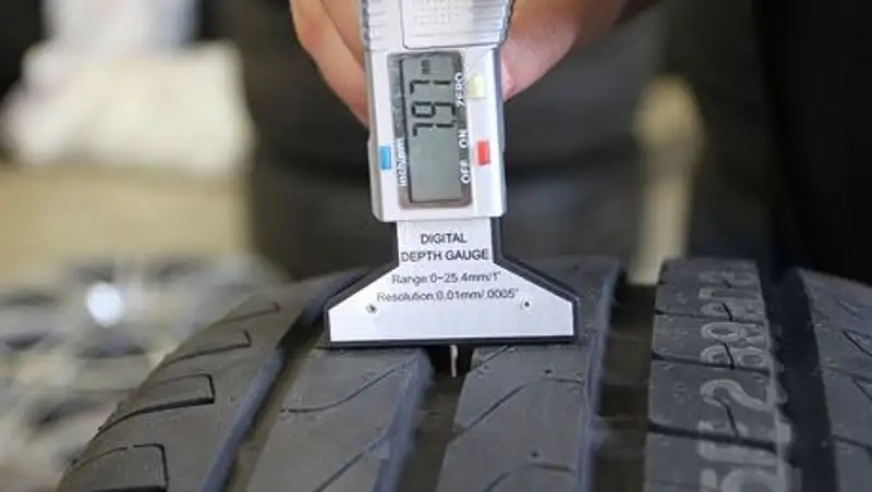 В Казахстане запретят ездить зимой на потёртой резине