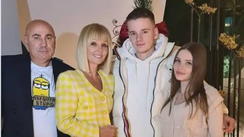 Певица Валерия стала бабушкой