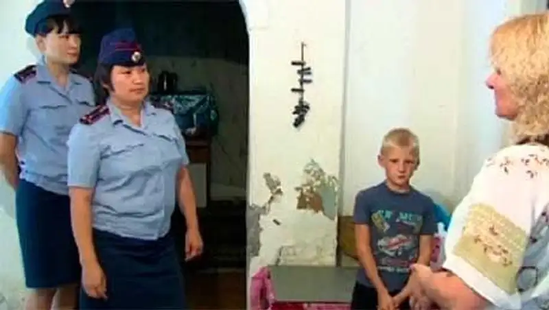 В Астане полицейские работают в рамках ОПМ "Дорога в школу"