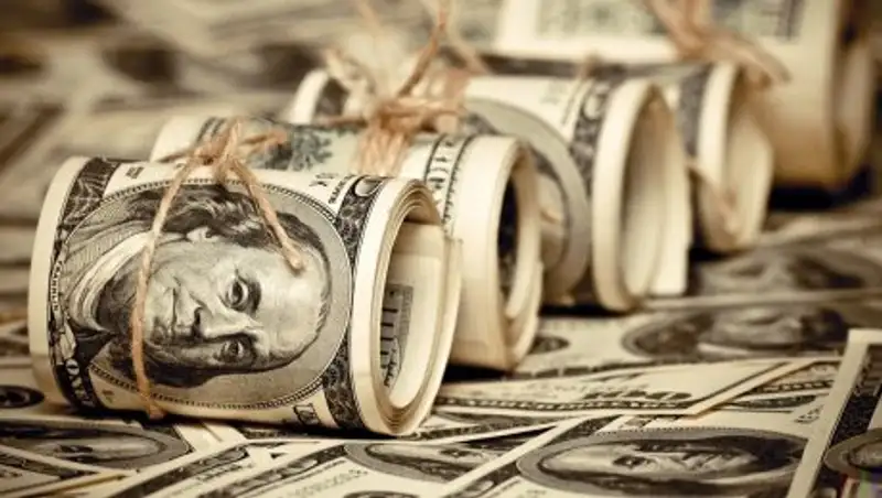 У казахстанцев уменьшается спрос на покупку долларов