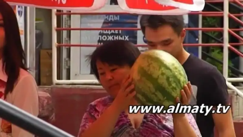 Сезон отравлений фруктами и овощами наступил в Алматы