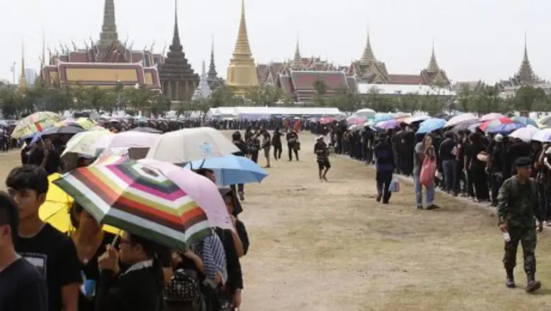 В Таиланде началось прощание подданных с королем Рамой IX