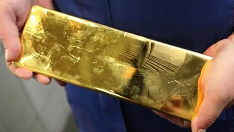 В аэропорту Дакки в урне нашли три килограмма золота