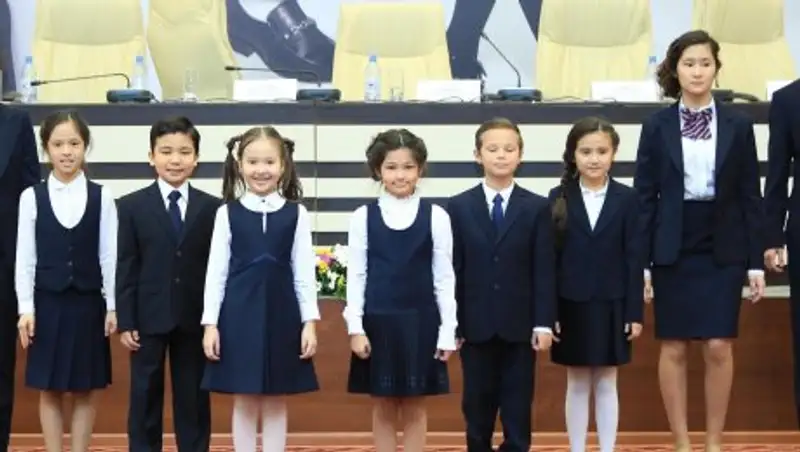 МОН РК не устанавливает регламент для школьной формы