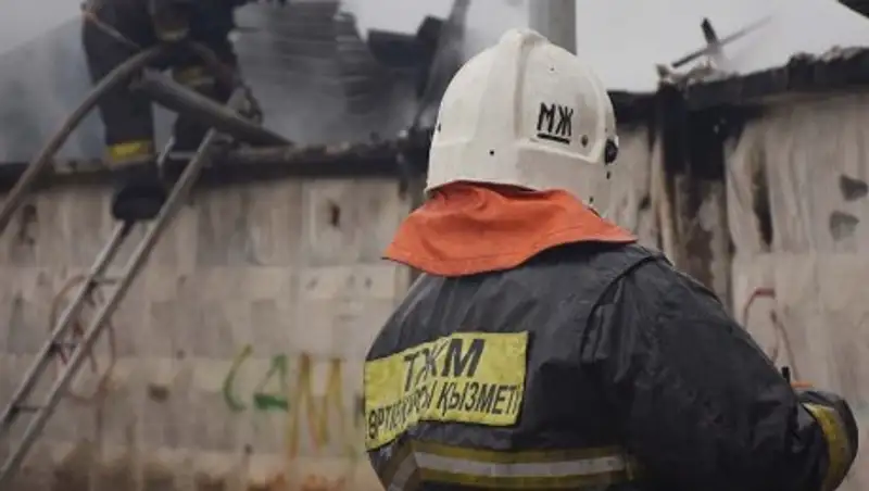 В ВКО рядом с домом замначальника пожарной части при пожаре погибла женщина-инвалид