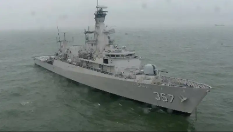 Спасатели нашли 22 тела погибших в катастрофе AirAsia