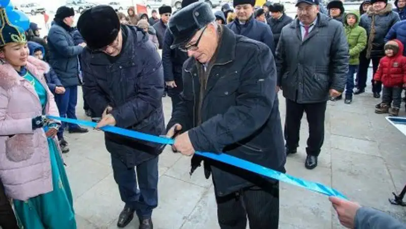 Ермахан Ибраимов провел мастер-класс для воспитанников нового спортивного комплекса в ЗКО