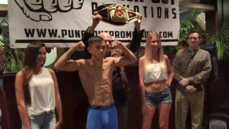 Казахстанский нокаутер одержал четвертую досрочную победу