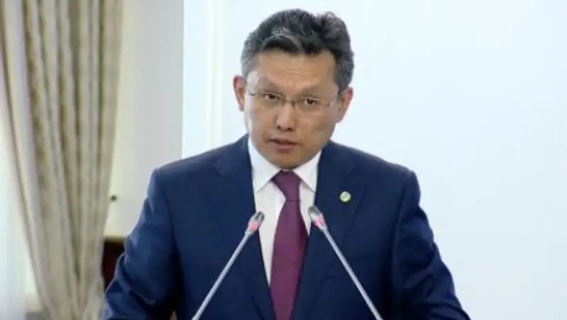 Министр финансов о ситуации с тенге: Мы пока выдерживаем