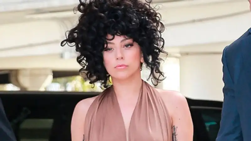 Певицу Леди Гагу изнасиловали