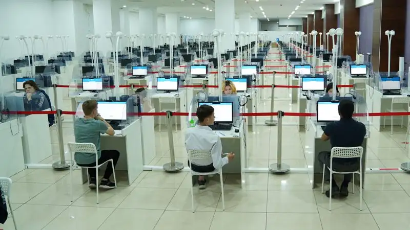 На ЕНТ 85 абитуриентов пытались пронести шпаргалки и смартфоны