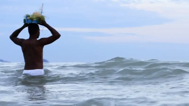 Жертвами удара молнии на бразильском пляже стали четыре человека