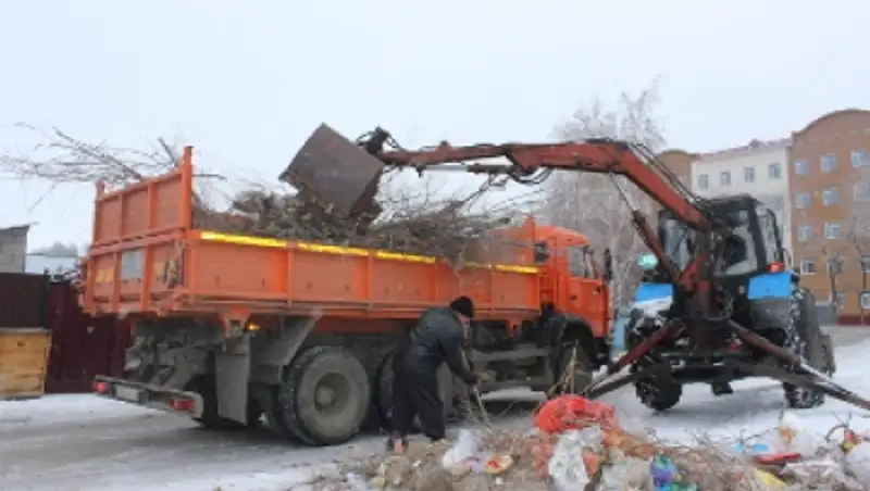 В Талдыкоргане приступили к ликвидации стихийных свалок