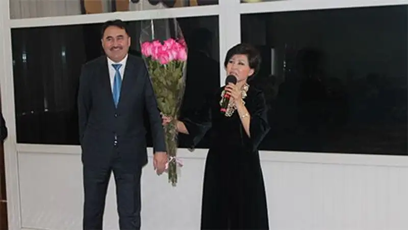 Аким Караганды Мейрам Смагулов подарил выдающимся карагандинкам концерт Розы Рымбаевой