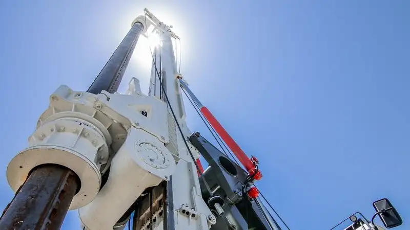 Нефть дешевеет из-за ситуации в Китае и аномально теплой погоды в Европе