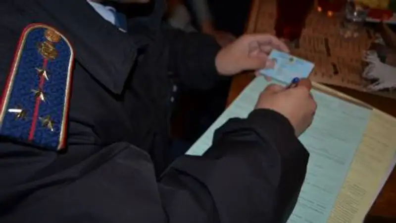 В Аркалыке полицейские стреляли в автомобиль с подростком за рулем