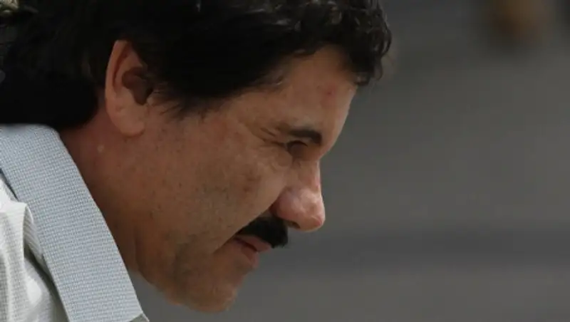 Мексика перевела наркобарона Коротышку в тюрьму на границе с США