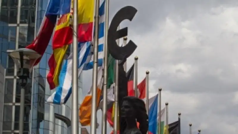 Олланд и Меркель нацелены на достижение компромисса по Греции