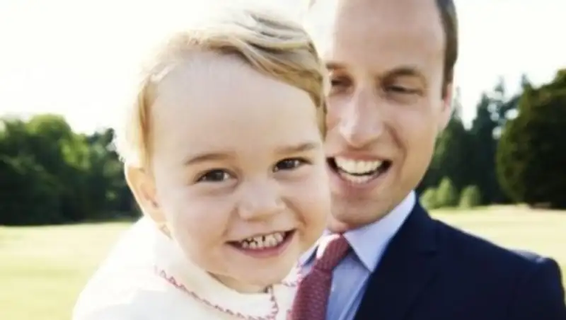 К двухлетию принца Джорджа опубликовано его новое фото