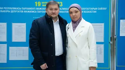 Саясат Нурбек пришел на выборы с супругой, фото - Новости Zakon.kz от 19.03.2023 11:58