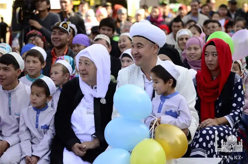 В Центральной мечети Алматы прошел Курбан-айт для детей В Центральной мечети Алматы прошел Курбан-айт для детей, фото - Новости Zakon.kz от 17.10.2013 21:23