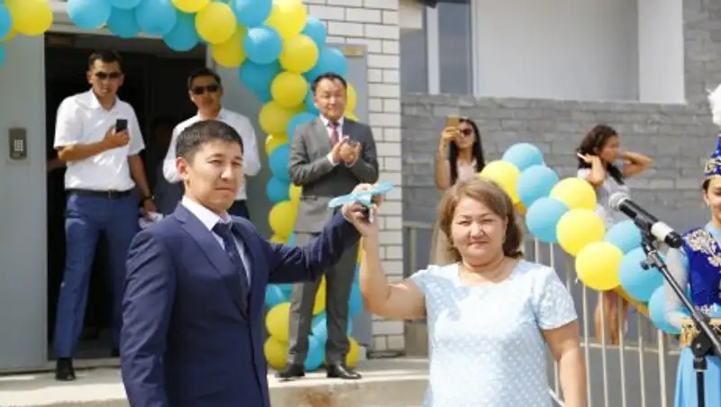 В канун 20-летия Астаны 195 атырауских семей стали обладателями новых квартир