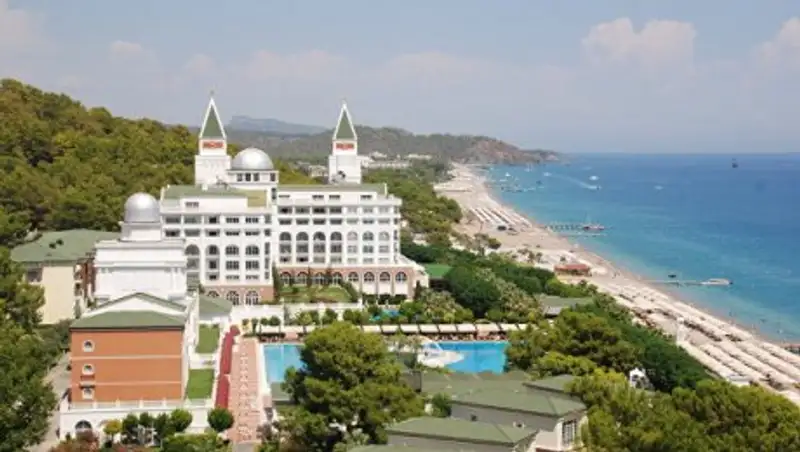 В Анталье семилетняя девочка из России погибла, упав с балкона