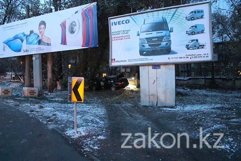 Девушка за рулем Ауди не справилась с управлением и врезалась в дерево, Алматы (фото) Девушка за рулем Ауди не справилась с управлением и врезалась в дерево, Алматы (фото), фото - Новости Zakon.kz от 11.11.2013 19:53