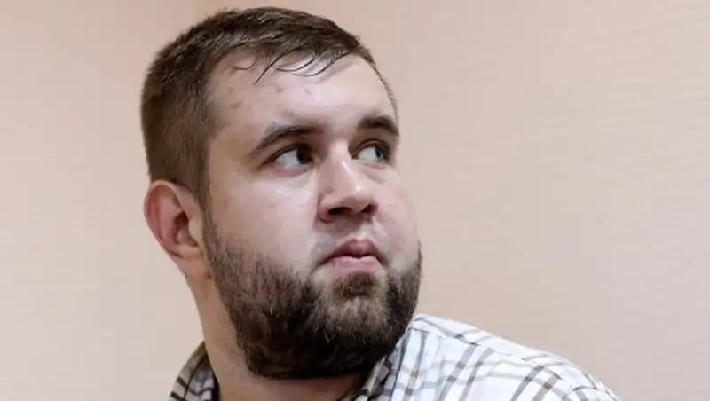 Ударивший журналиста НТВ в прямом эфире получил полгода исправительных работ