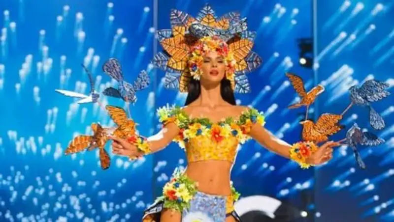 Невероятные национальные костюмы конкурсанток “Мисс Вселенная” 2017