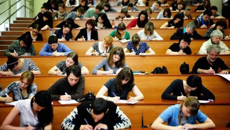 Евросоюз и ООН помогут афганским девушкам получить образование в Казахстане