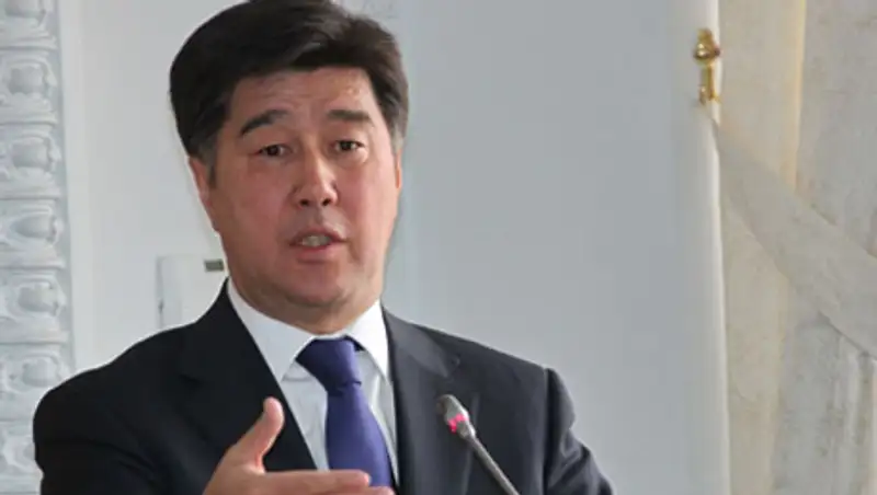 А.Байменов разъяснил журналистам положения новой модели госслужбы, фото - Новости Zakon.kz от 22.11.2013 23:10