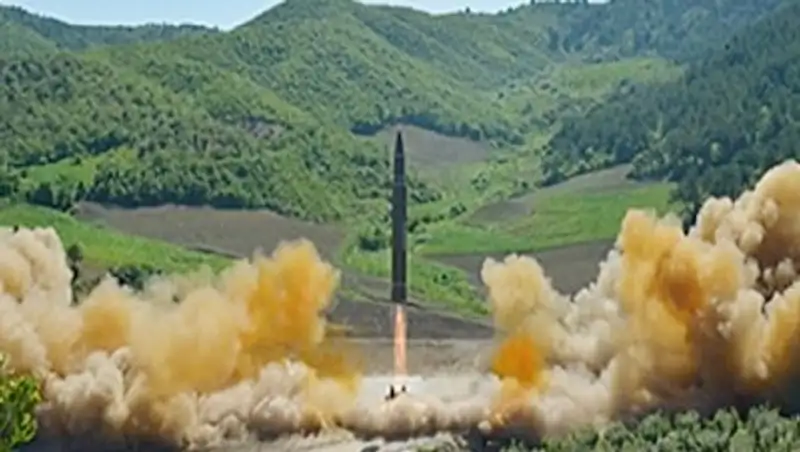КНДР показала пуск баллистической ракеты по центральному телевидению