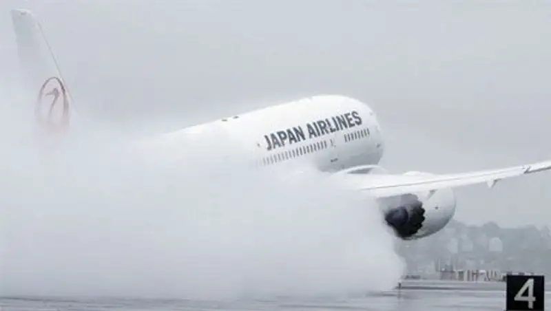 Boeing 787 японской компании JAL совершил экстренную посадку в аэропорту Гонолулу