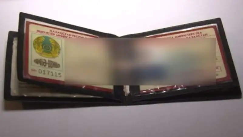 В Шымкенте задержан лжеполицейский, подозреваемый в грабеже и мошенничестве