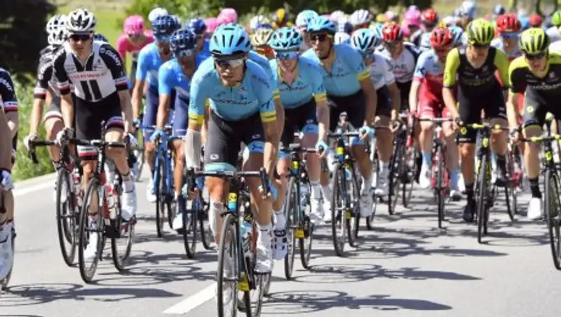 Велокоманда «Астана» удерживает первое место на Туре Швейцарии