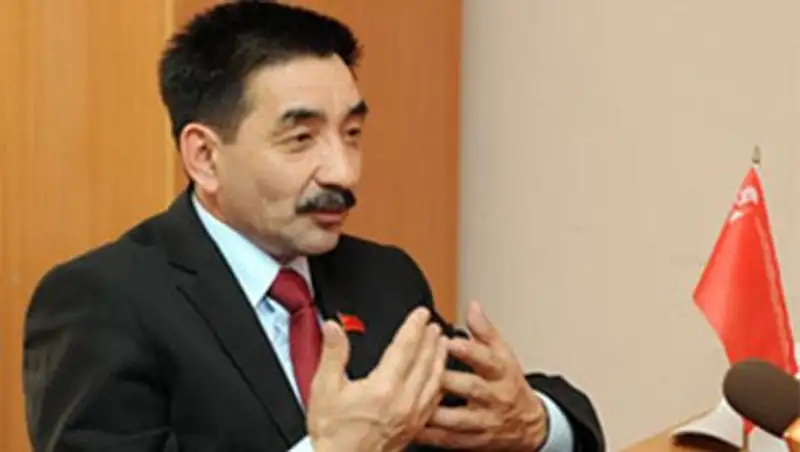 Субсидировать покупку родителями школьной формы предлагает мажилисмен