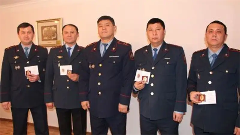 Казахстанские транспортные полицейские РК были награждены нагрудными знаками МВД РФ