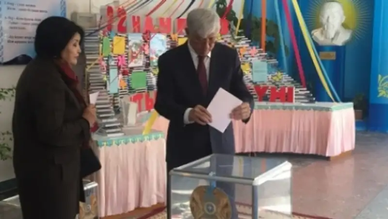 Алматы облысының әкімі А.Баталов сайлауда дауыс берді