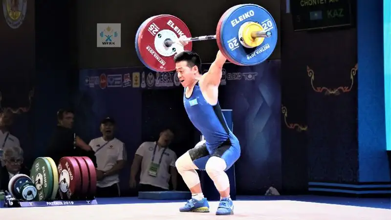 Казахстанец Арли Чонтей стал чемпионом мира по тяжелой атлетике