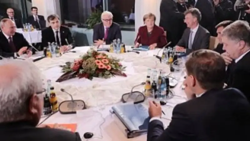 Порошенко подтвердил, что призвал Путина прекратить стрелять на Донбассе