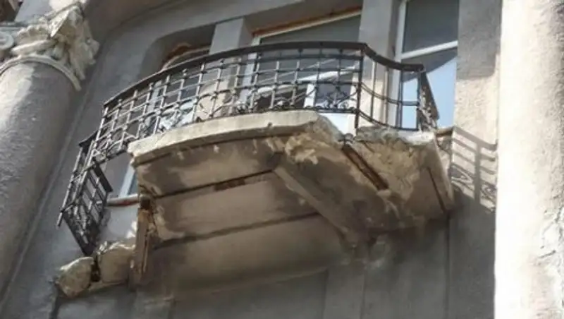 В штате Монтана во время панихиды обрушился балкон с людьми