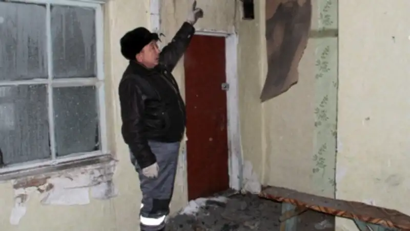 Из-за пожара в частном доме в Усть-Каменогорске без крова остались 22 человека