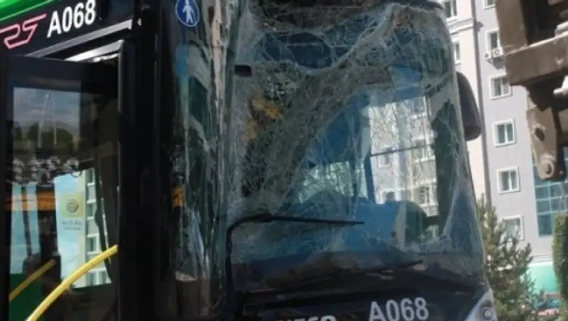 Открыта "горячая линия" для пострадавших в автобусе №10 в Астане